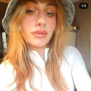 Meet your Posher, Posh